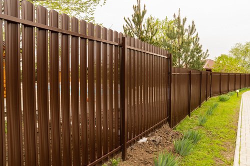 curb-appeal-front-yard-fence