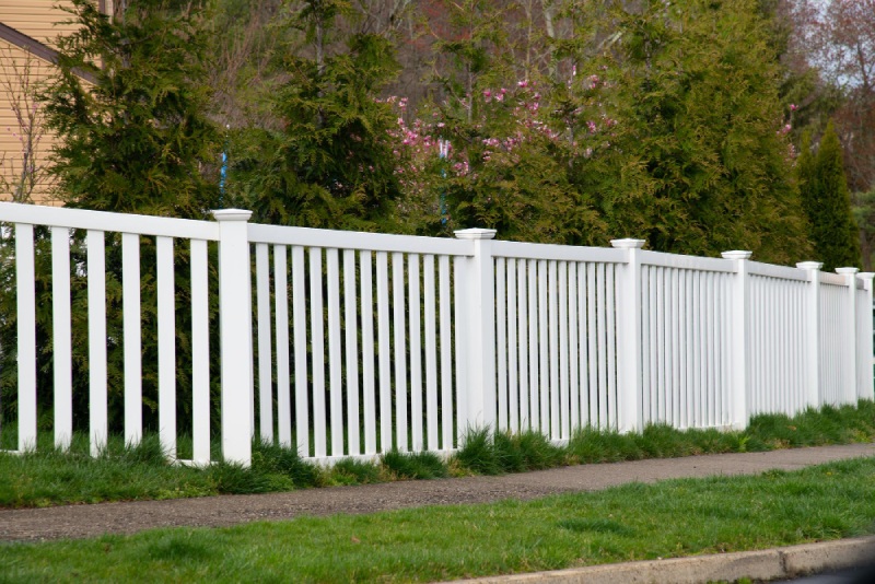 Wood vs. Vinyl Fencing: Which Is the Better Long-Term Investment in 2026